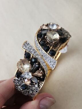 Decorative Hinged Bracelet